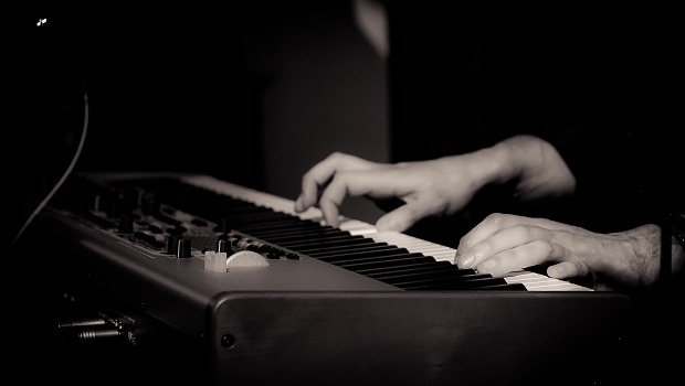 Pianist Dennis de Bruijn - Nord stage 3 - Handen 2