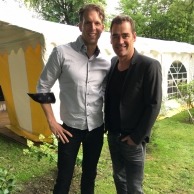 Pianist Dennis de Bruijn met zanger Jeroen van der Boom.