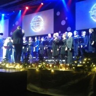 Dirigeren tijdens kerstnacht met gospelkoor Elim in Waddinxveen